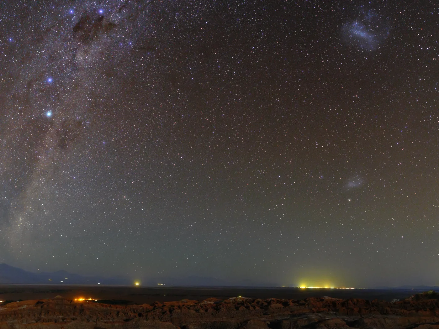 Mléčná dráha nad pouští Atacama v noci